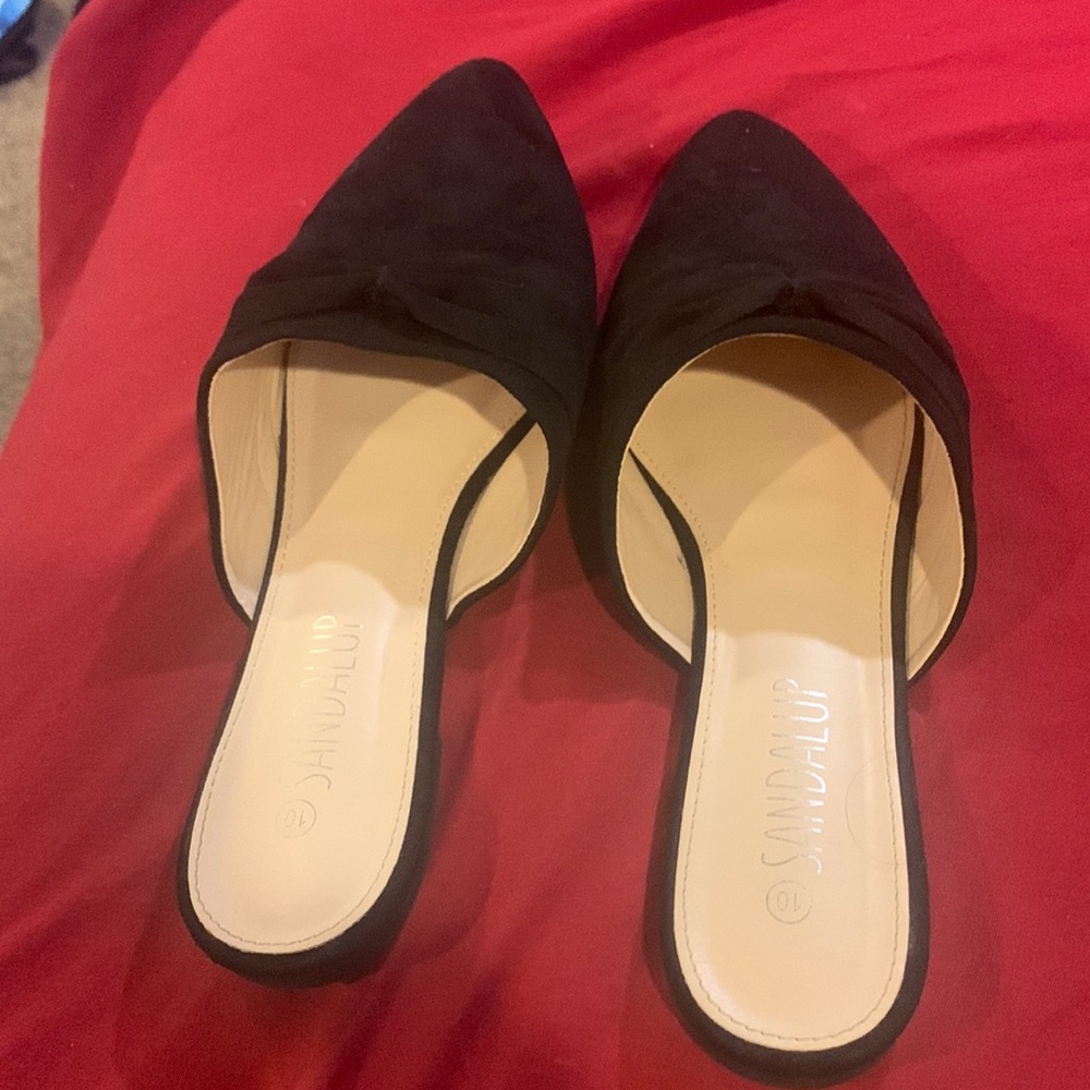 Used sandalup slide ons flats